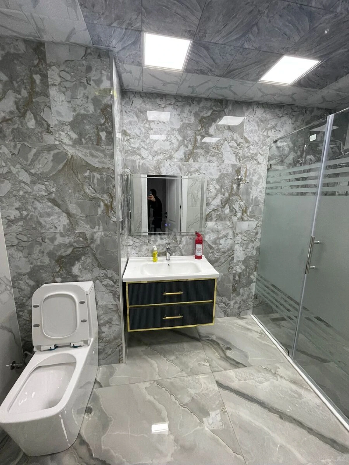 Kirayə verilir 2 otaqlı mənzil 90 m²