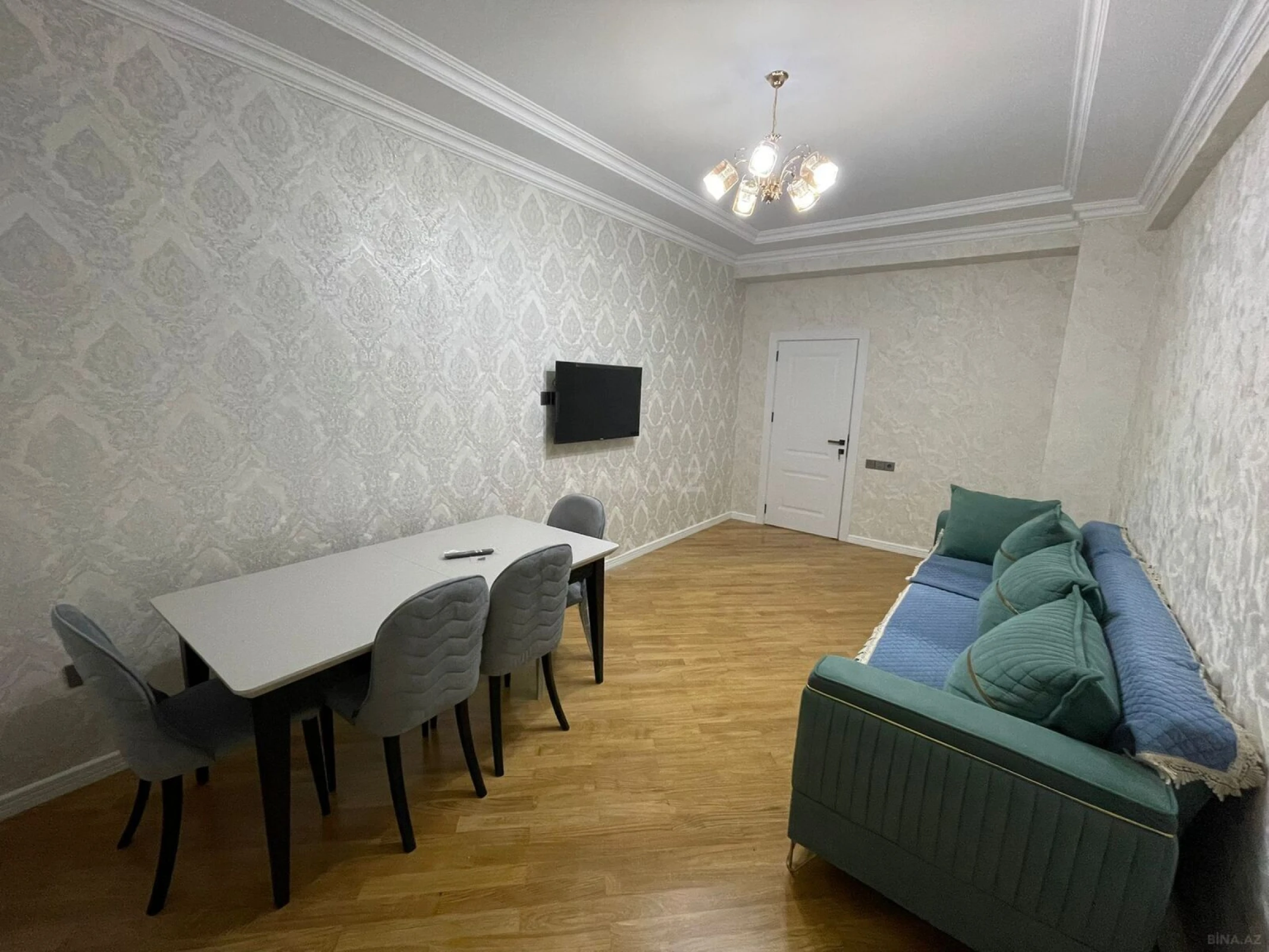 Kirayə verilir 2 otaqlı mənzil 90 m²