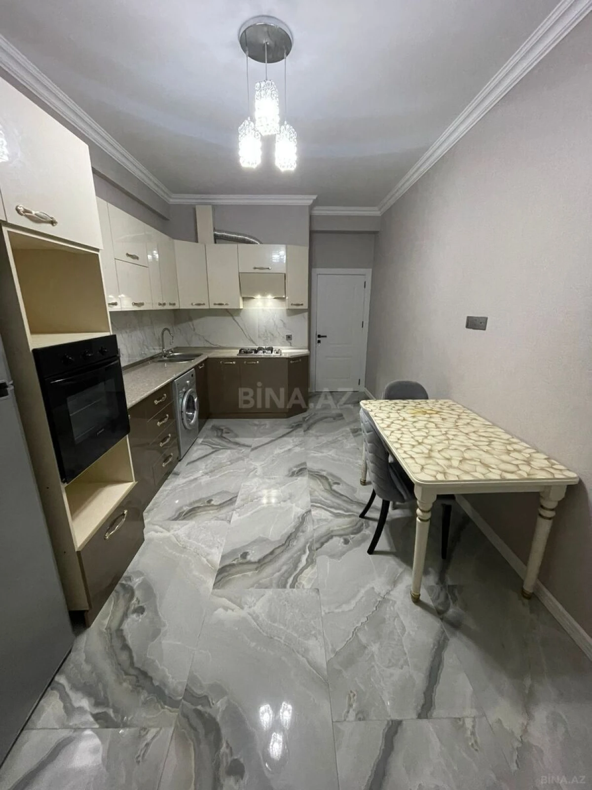 Kirayə verilir 2 otaqlı mənzil 90 m²