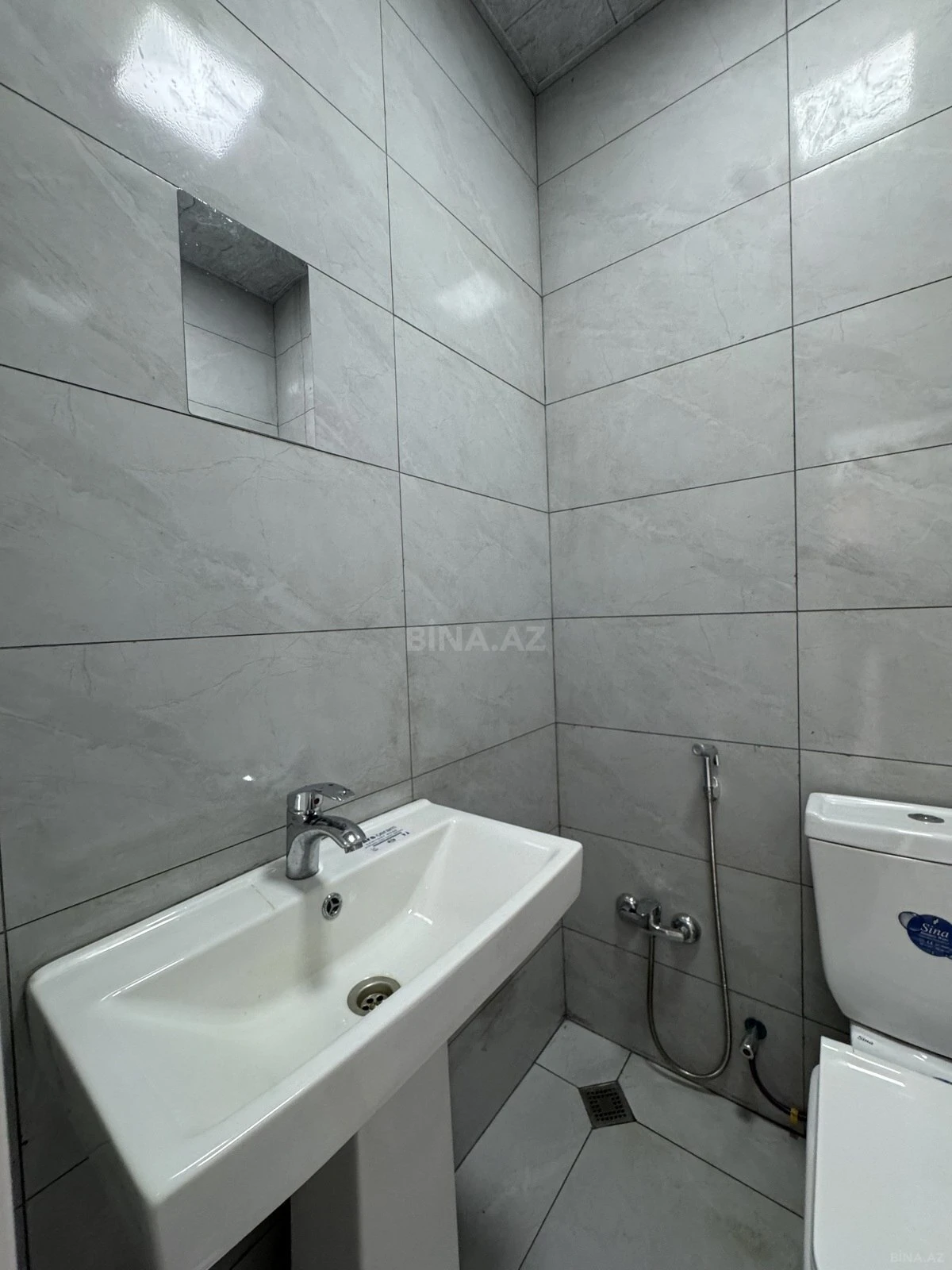 Kirayə verilir 2 otaqlı ofis 68 m²