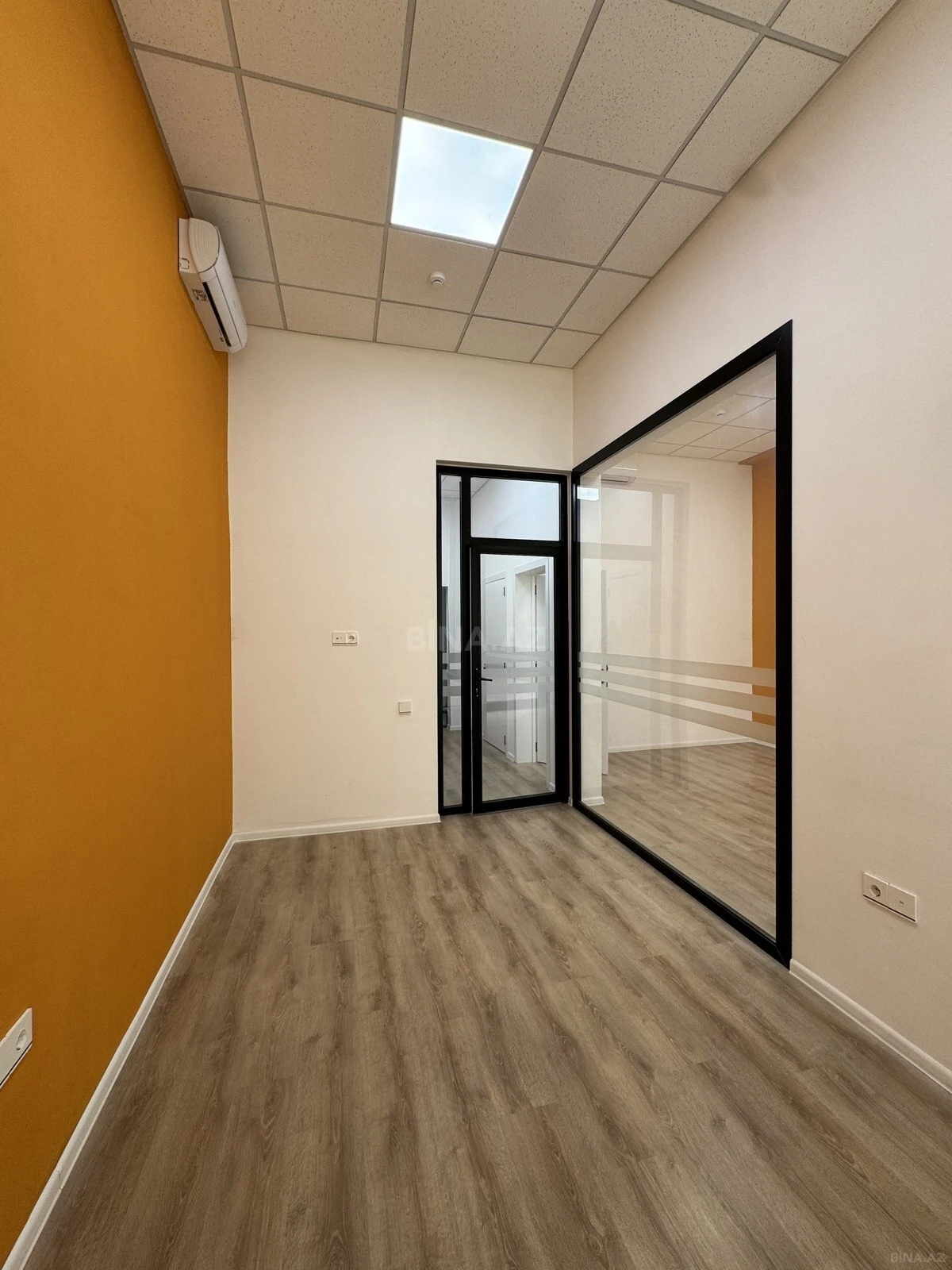 Kirayə verilir 2 otaqlı ofis 68 m²