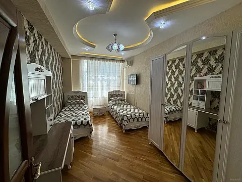 Satılır 3 otaqlı mənzil 140 m²