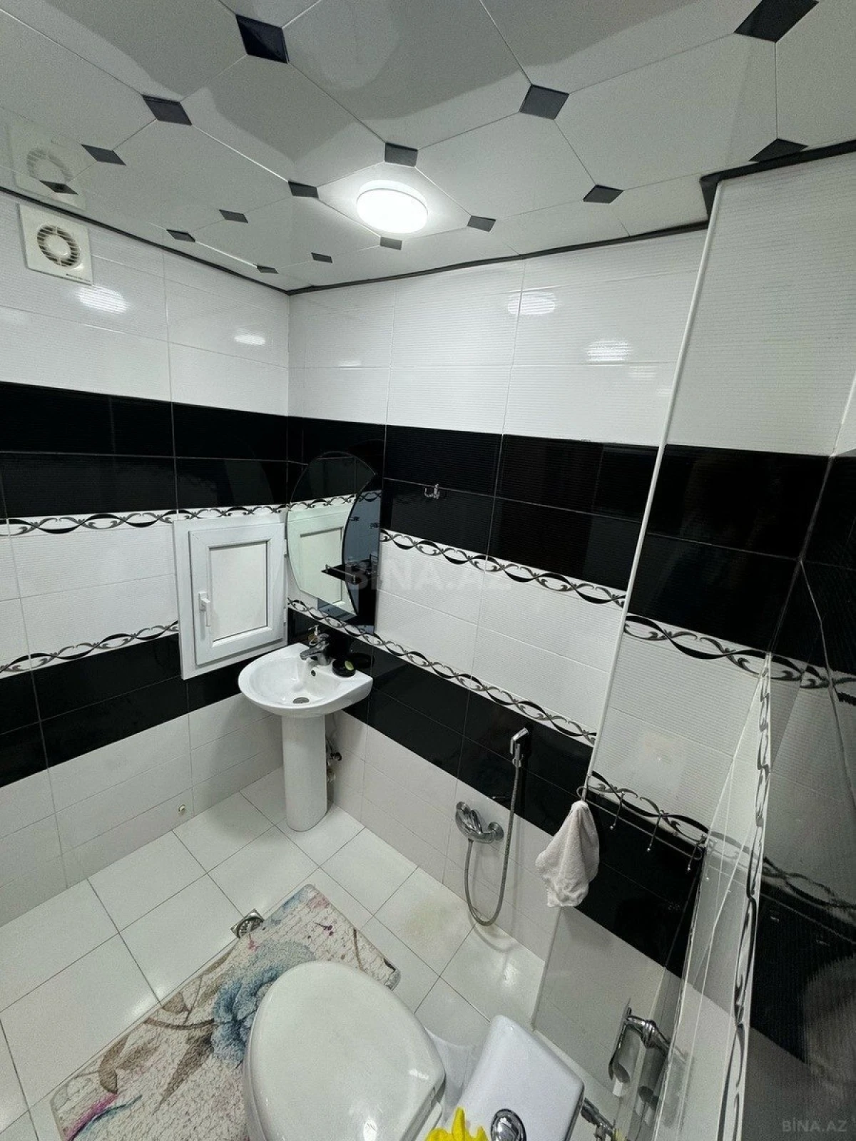 Satılır 3 otaqlı mənzil 140 m²