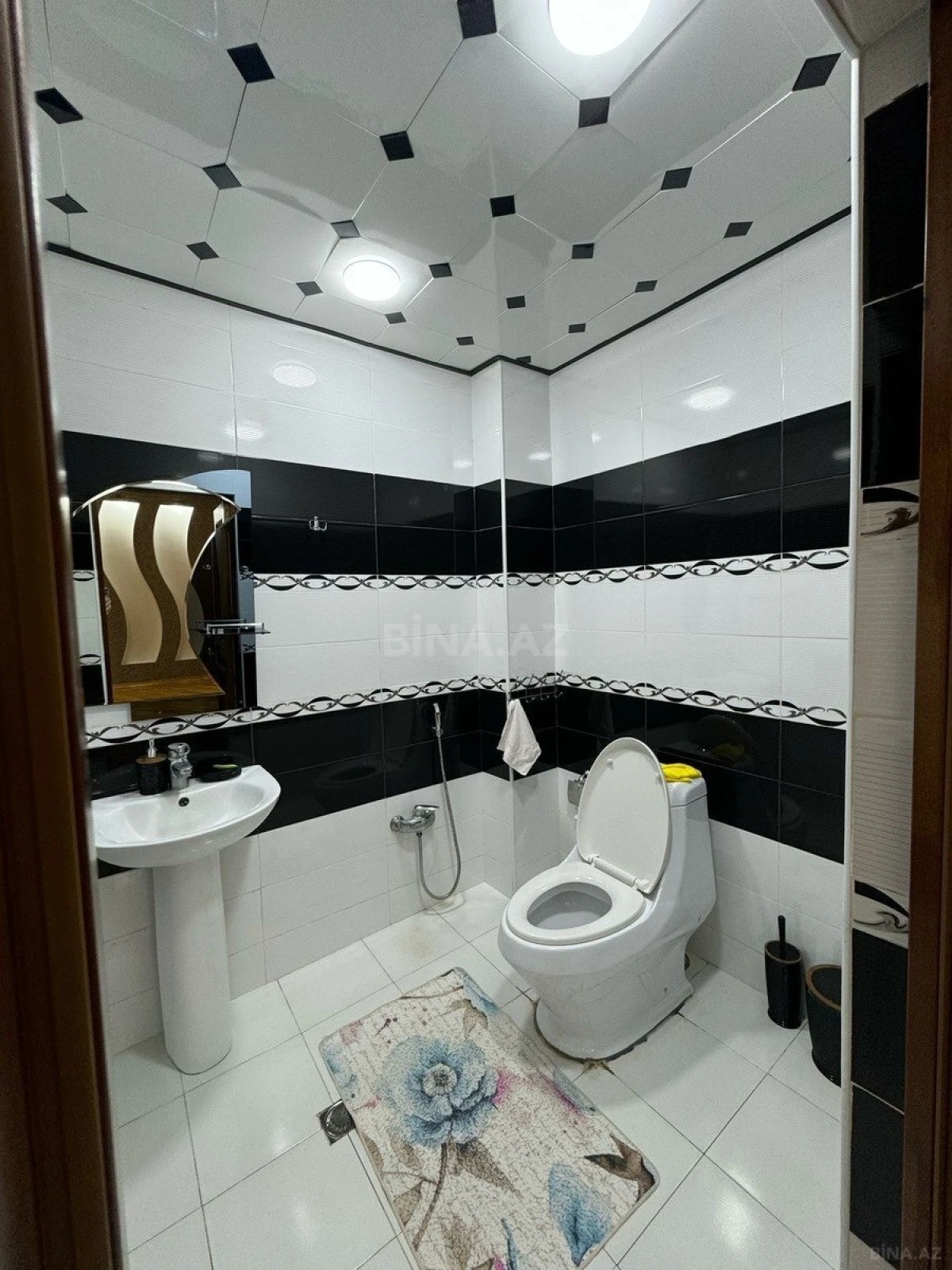 Satılır 3 otaqlı mənzil 140 m²