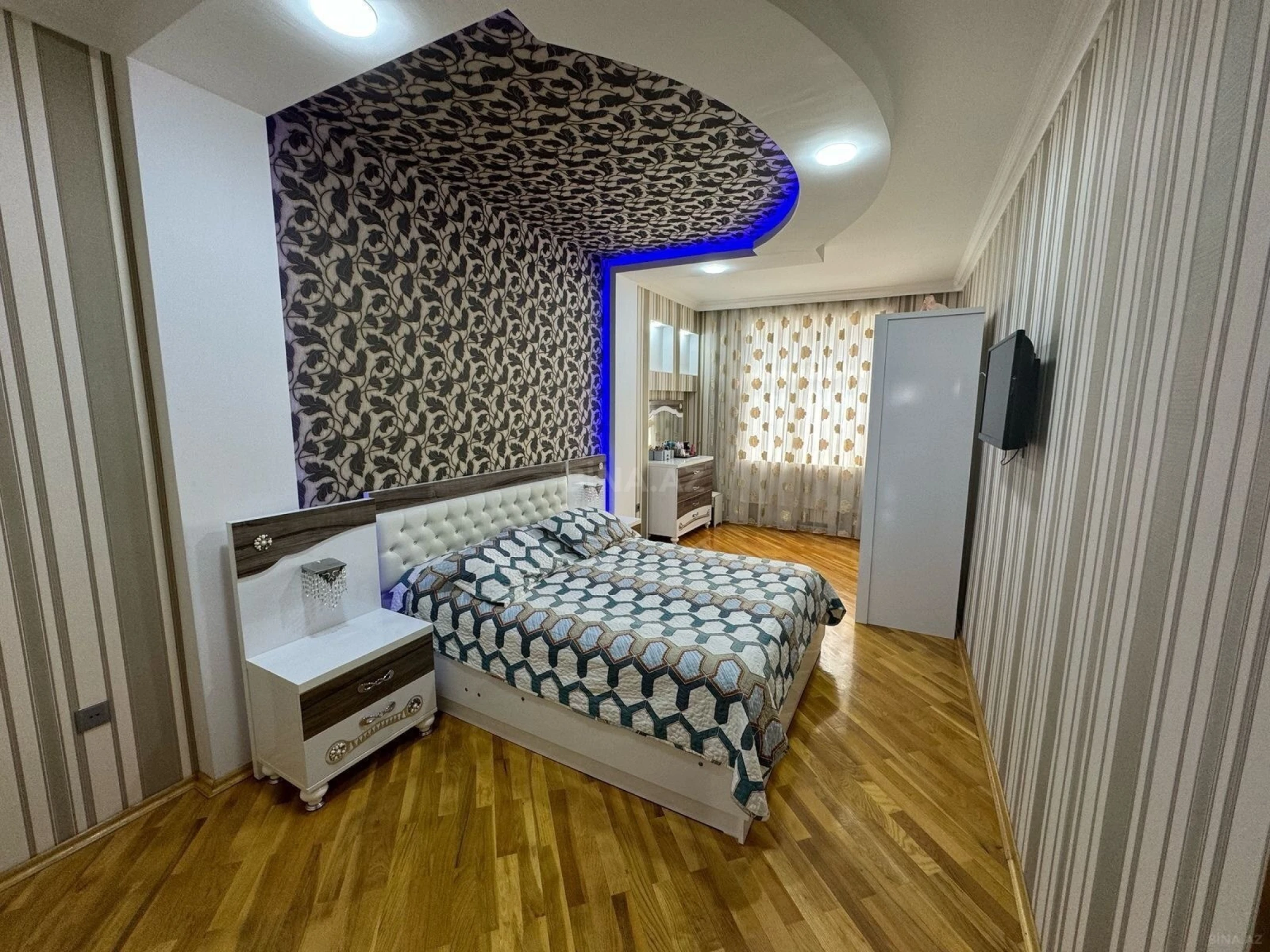 Satılır 3 otaqlı mənzil 140 m²