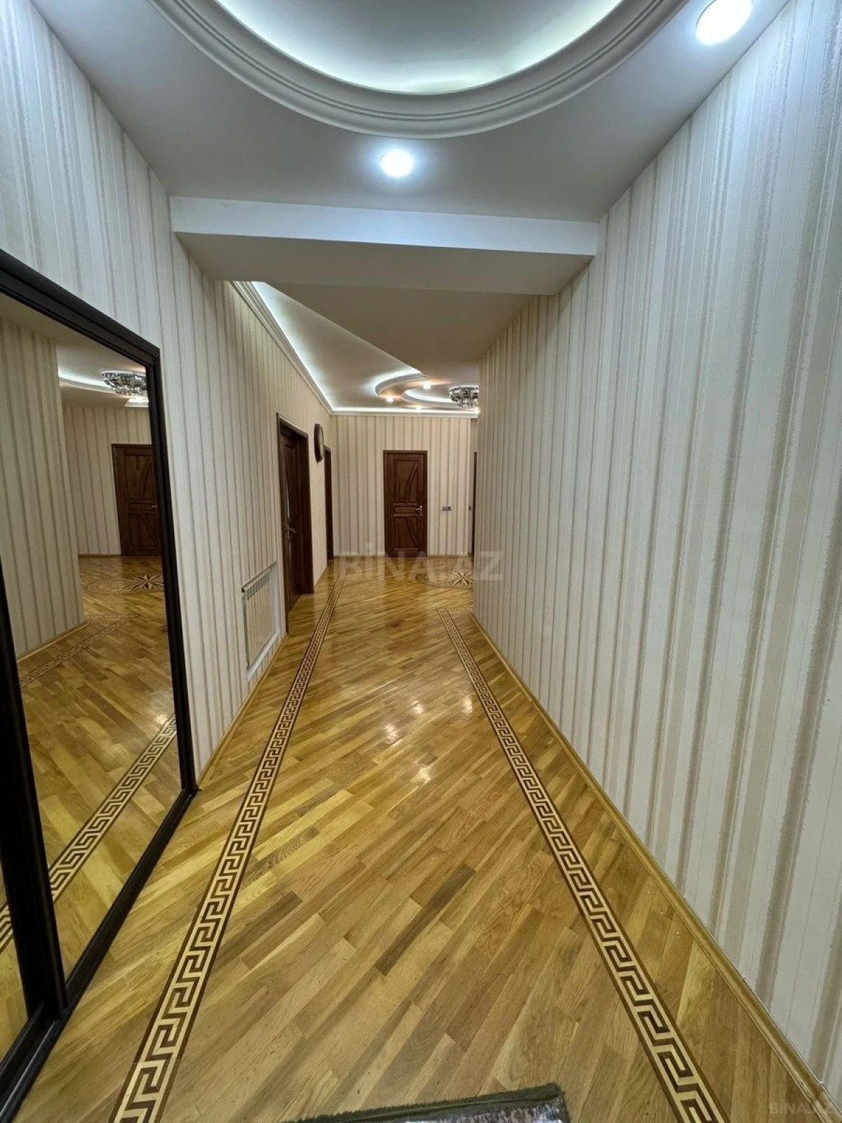 Satılır 3 otaqlı mənzil 140 m²