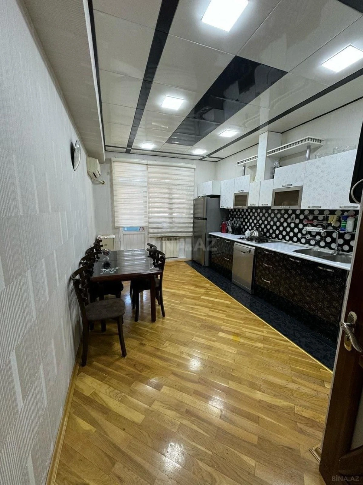 Satılır 3 otaqlı mənzil 140 m²