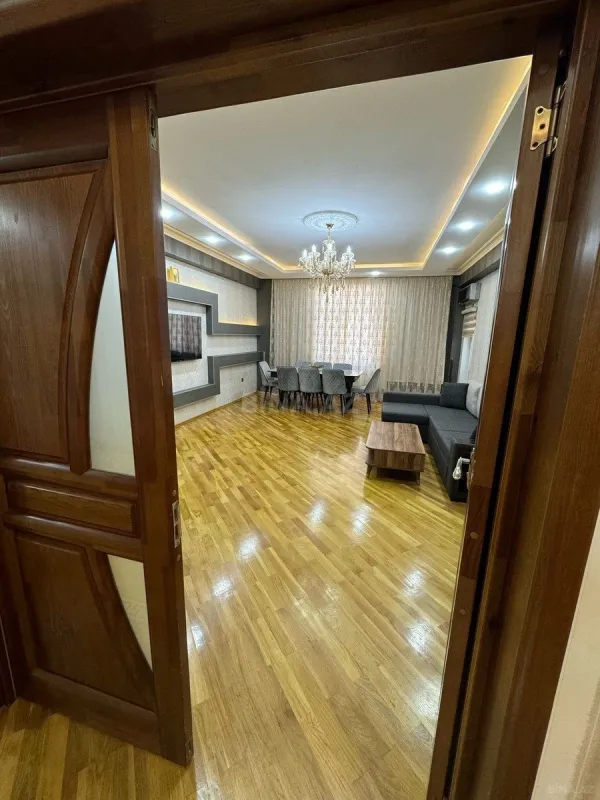 Satılır 3 otaqlı mənzil 140 m²