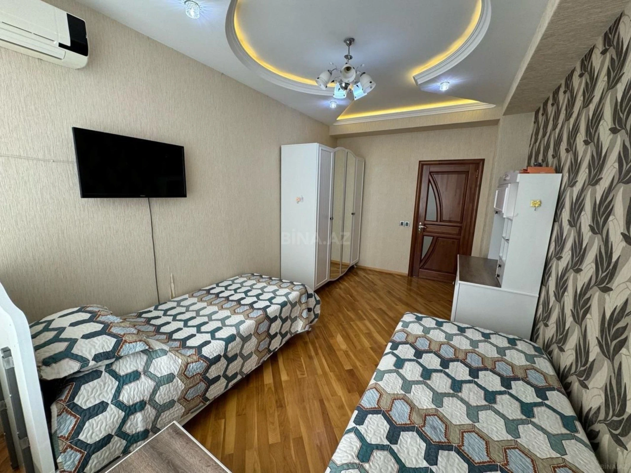 Satılır 3 otaqlı mənzil 140 m²