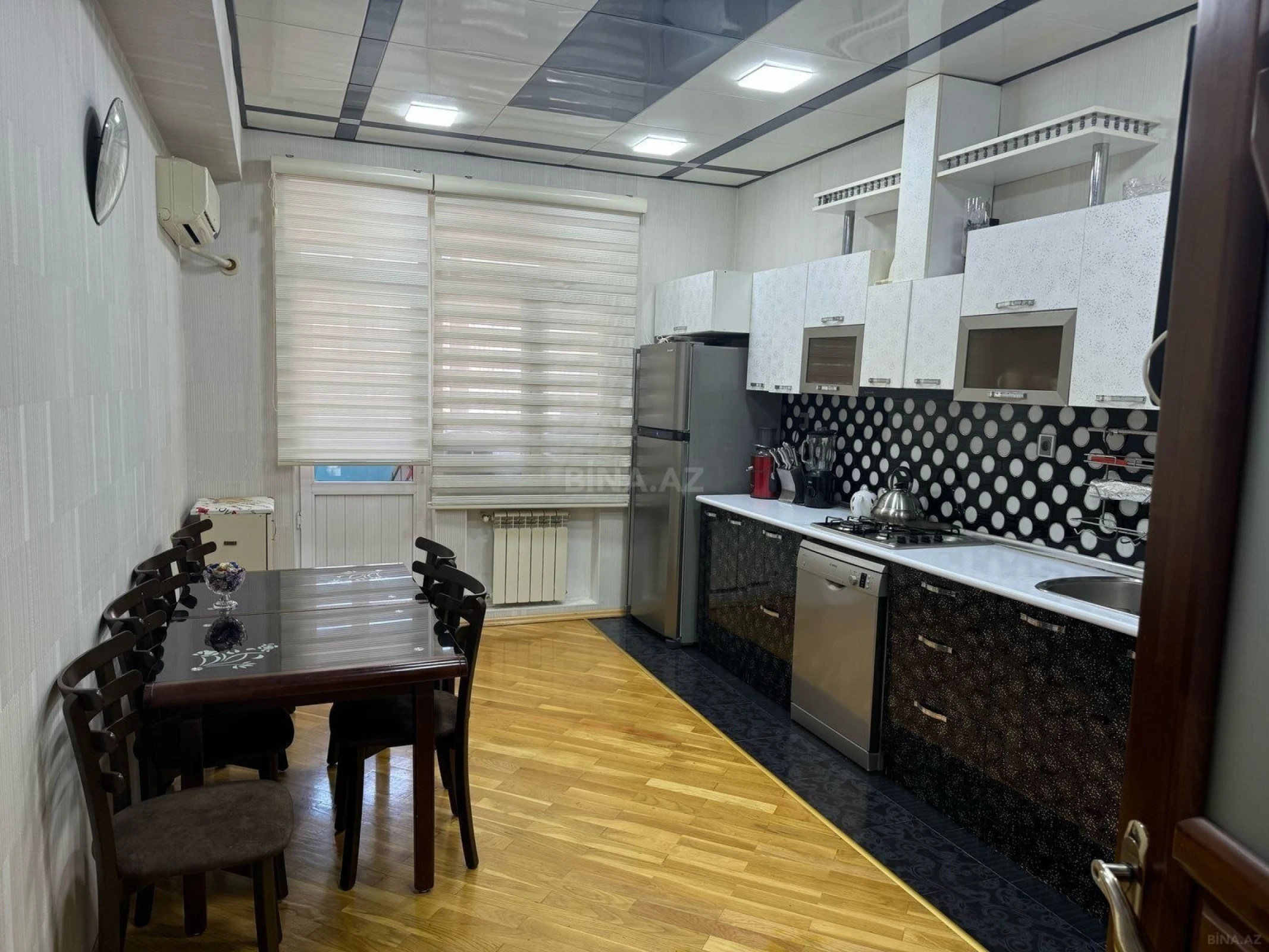 Satılır 3 otaqlı mənzil 140 m²