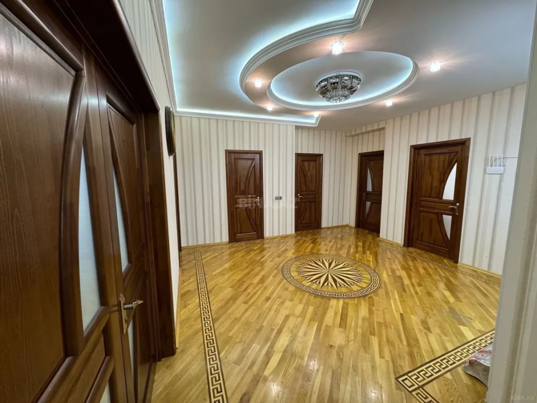 Satılır 3 otaqlı mənzil 140 m²