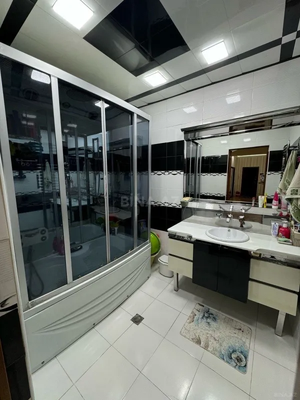 Satılır 3 otaqlı mənzil 140 m²