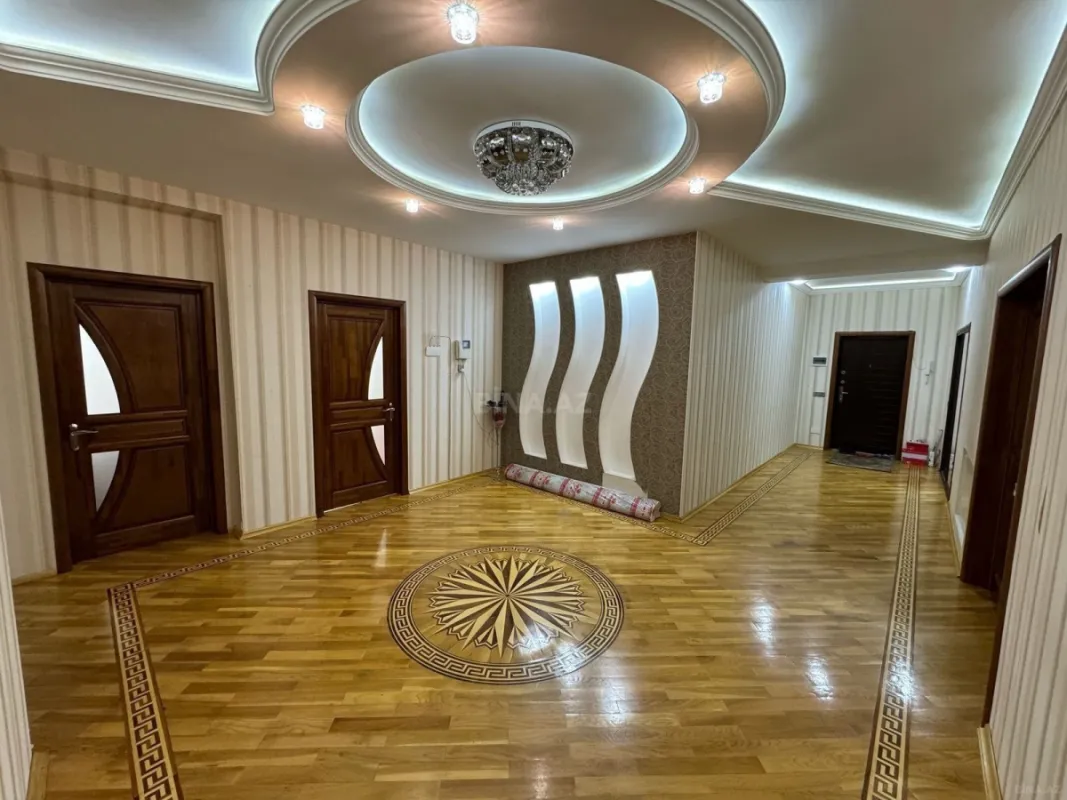 Satılır 3 otaqlı mənzil 140 m²