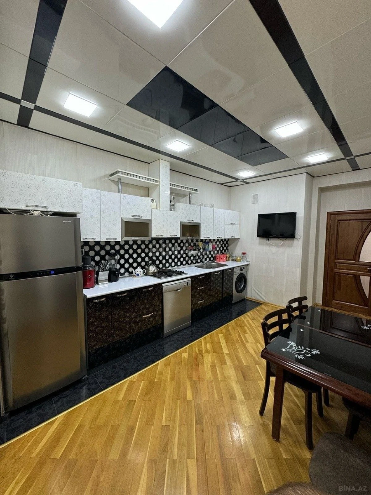 Satılır 3 otaqlı mənzil 140 m²