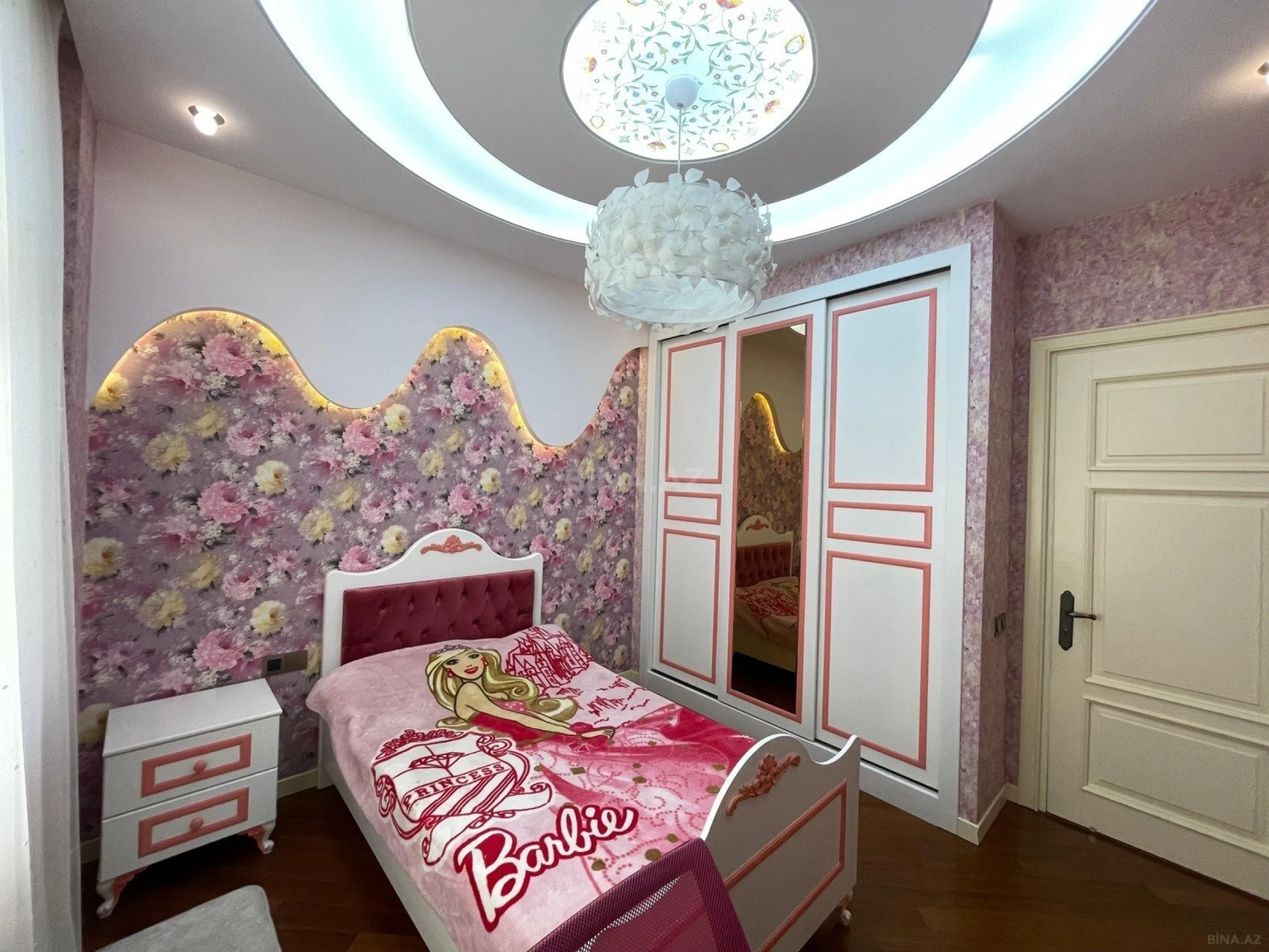 Satılır 4 otaqlı mənzil 145 m²