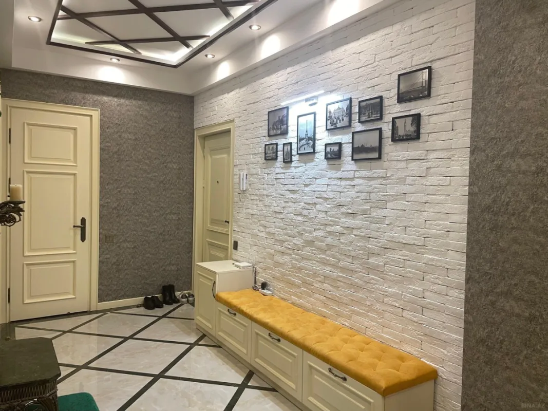 Satılır 4 otaqlı mənzil 145 m²