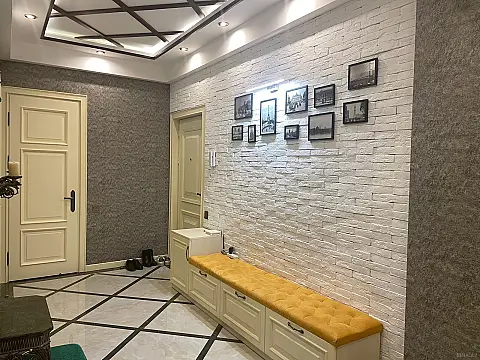 Satılır 4 otaqlı mənzil 145 m²
