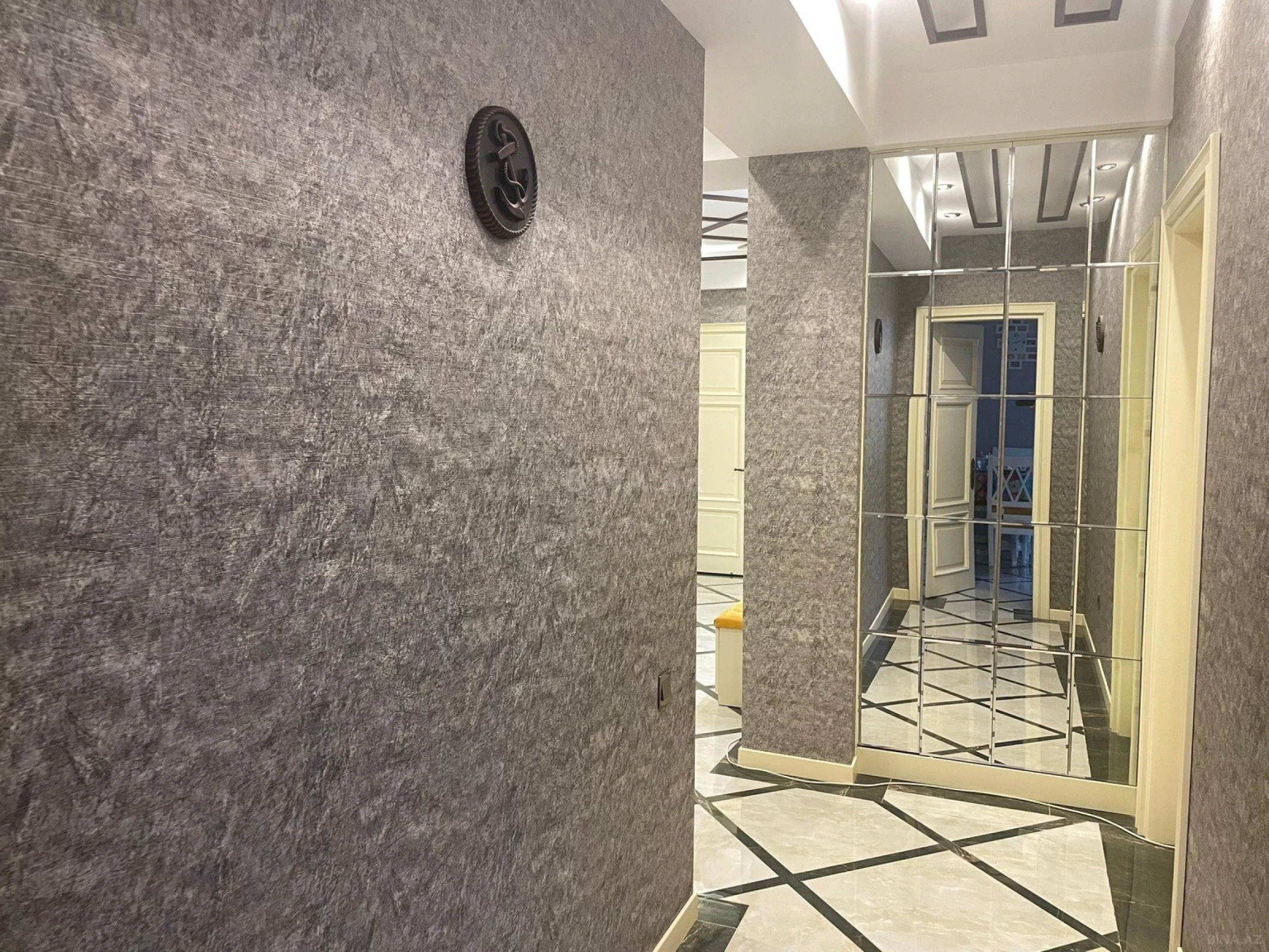 Satılır 4 otaqlı mənzil 145 m²