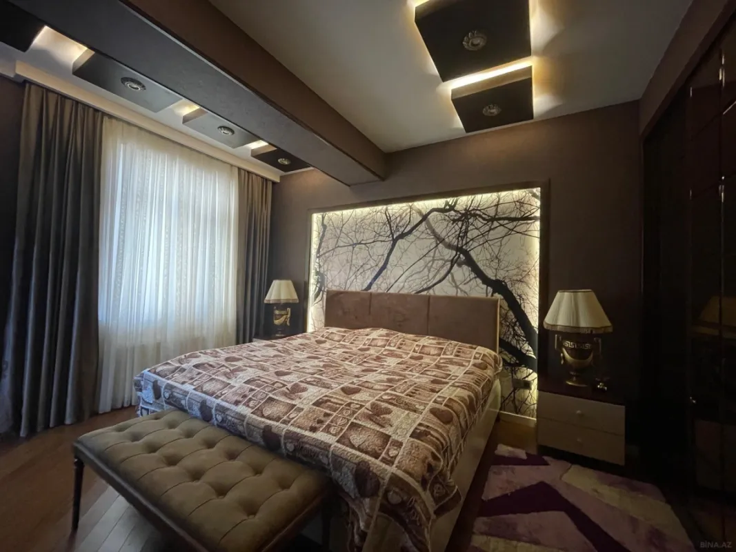 Satılır 4 otaqlı mənzil 145 m²