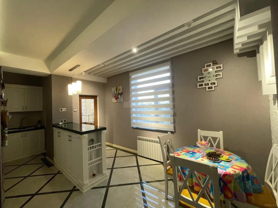 Satılır 4 otaqlı mənzil 145 m²