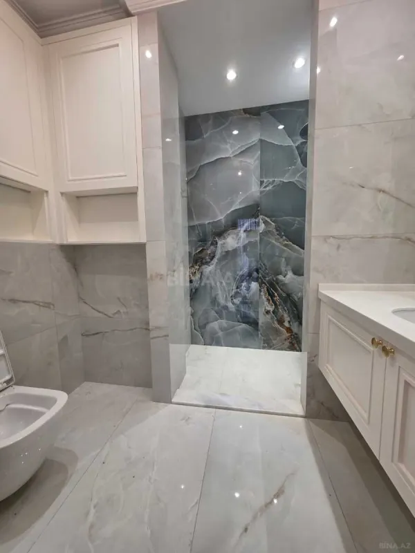 Kirayə verilir 3 otaqlı mənzil 140 m²