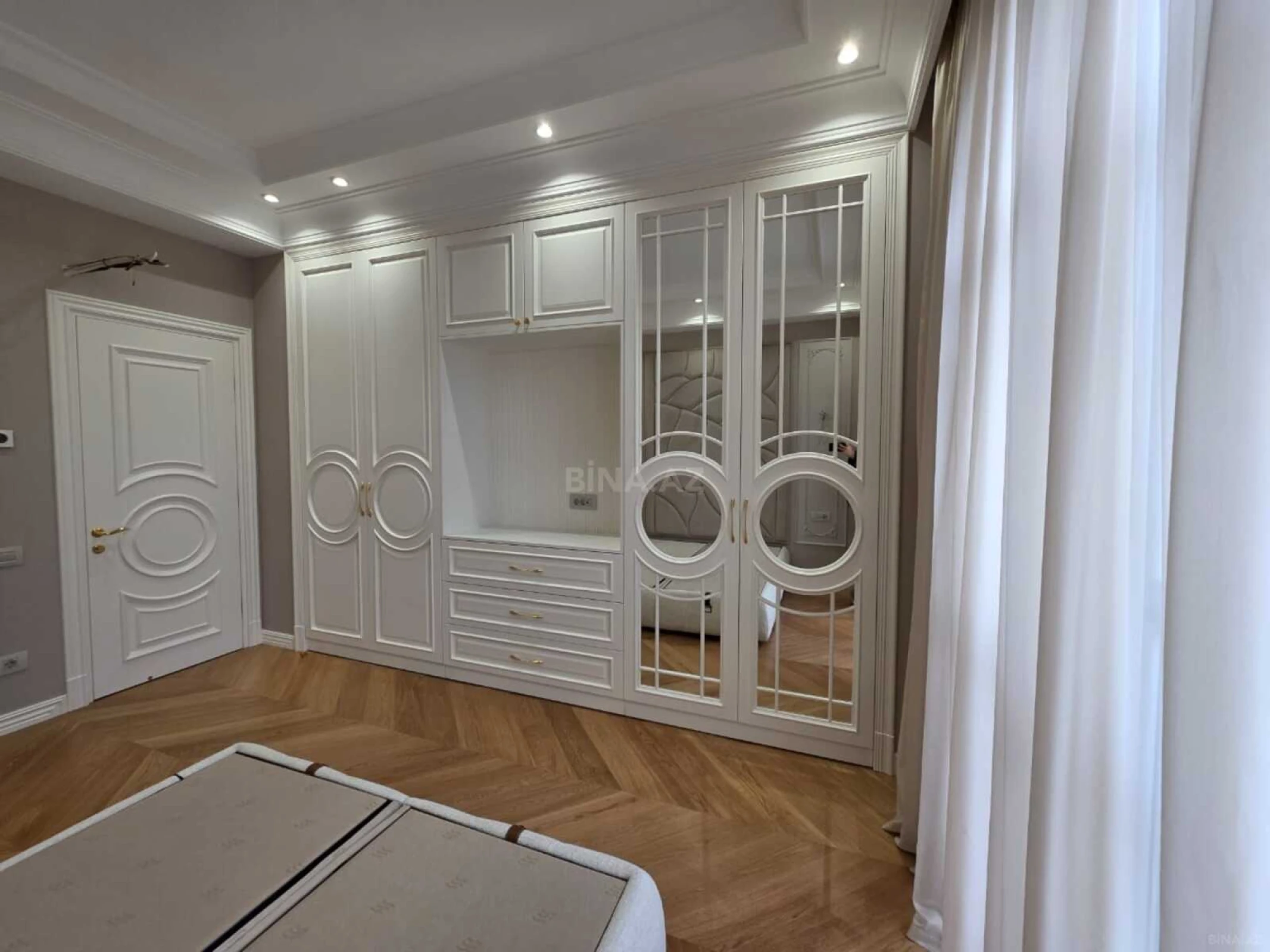 Kirayə verilir 3 otaqlı mənzil 140 m²