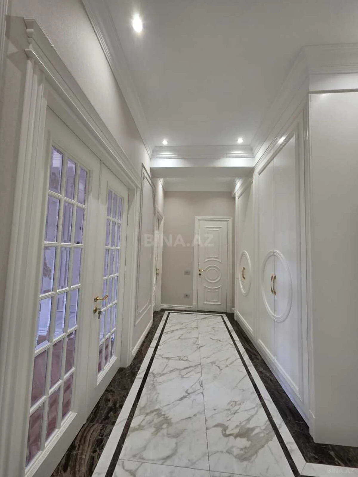 Kirayə verilir 3 otaqlı mənzil 140 m²