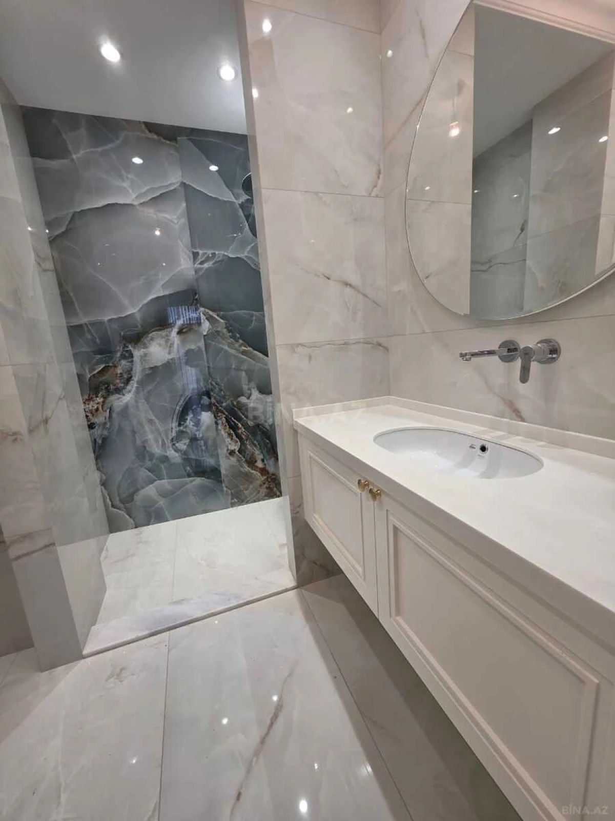 Kirayə verilir 3 otaqlı mənzil 140 m²