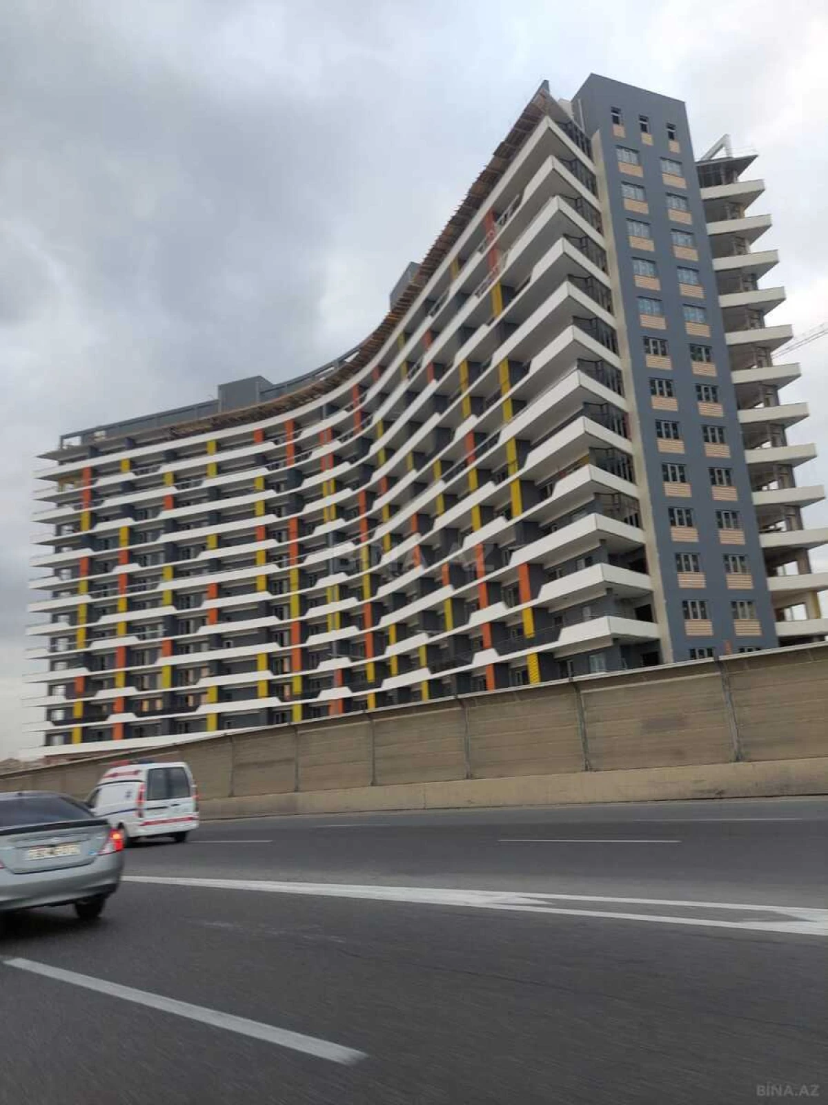 Satılır 2 otaqlı mənzil 81 m²