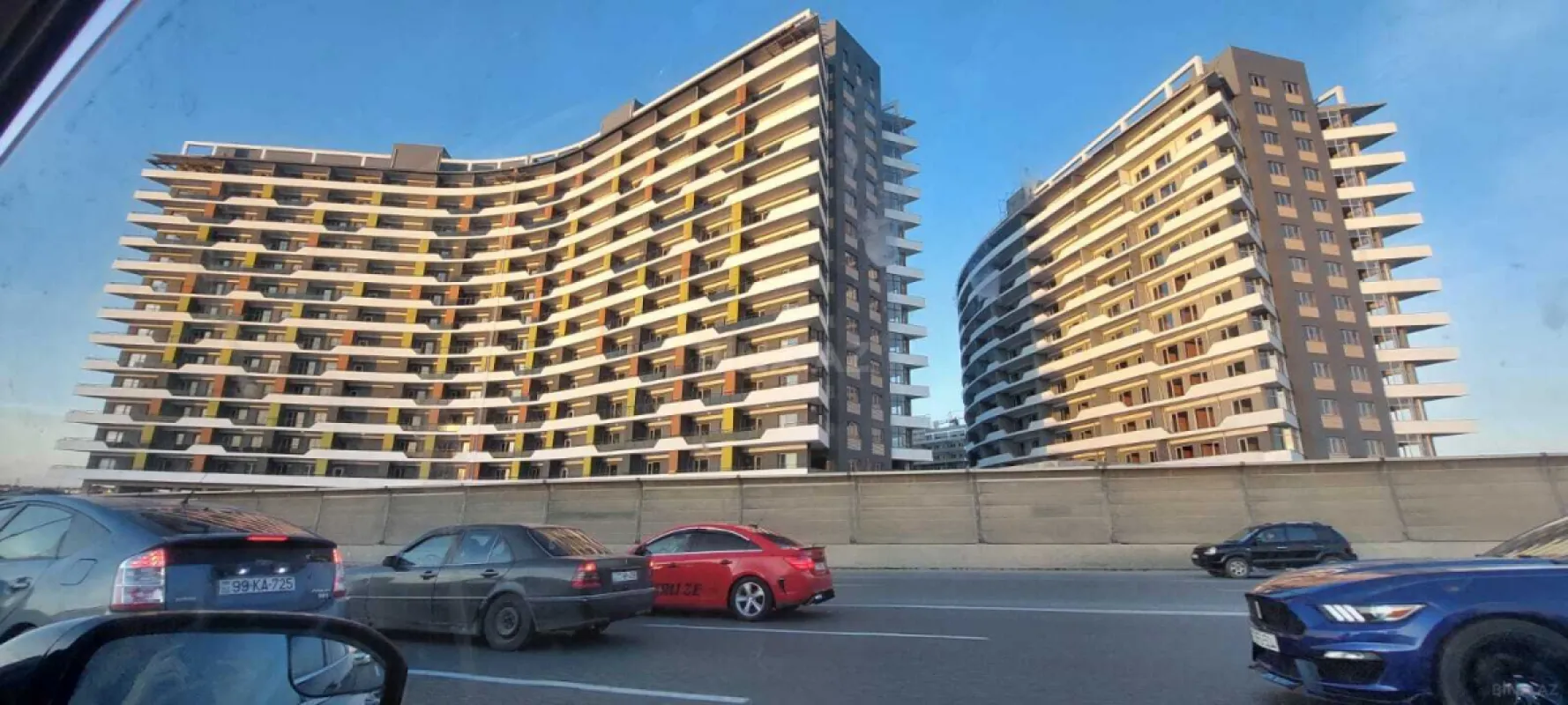 Satılır 2 otaqlı mənzil 81 m²