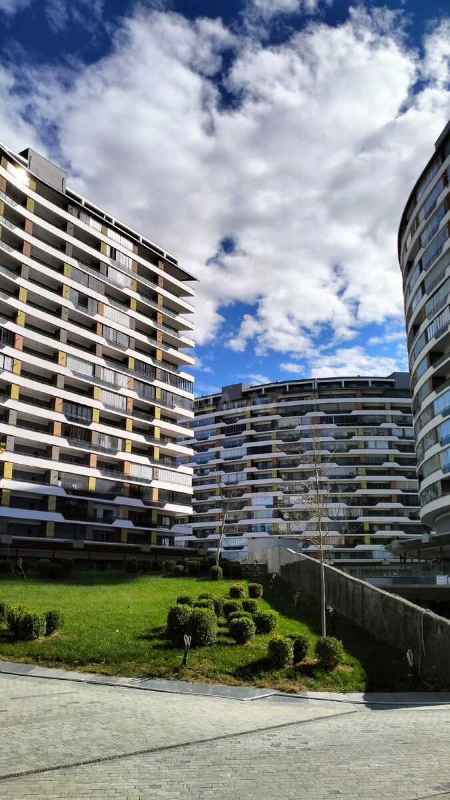 Satılır 2 otaqlı mənzil 81 m²