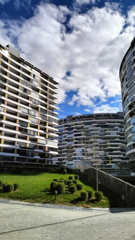 Satılır 2 otaqlı mənzil 81 m²