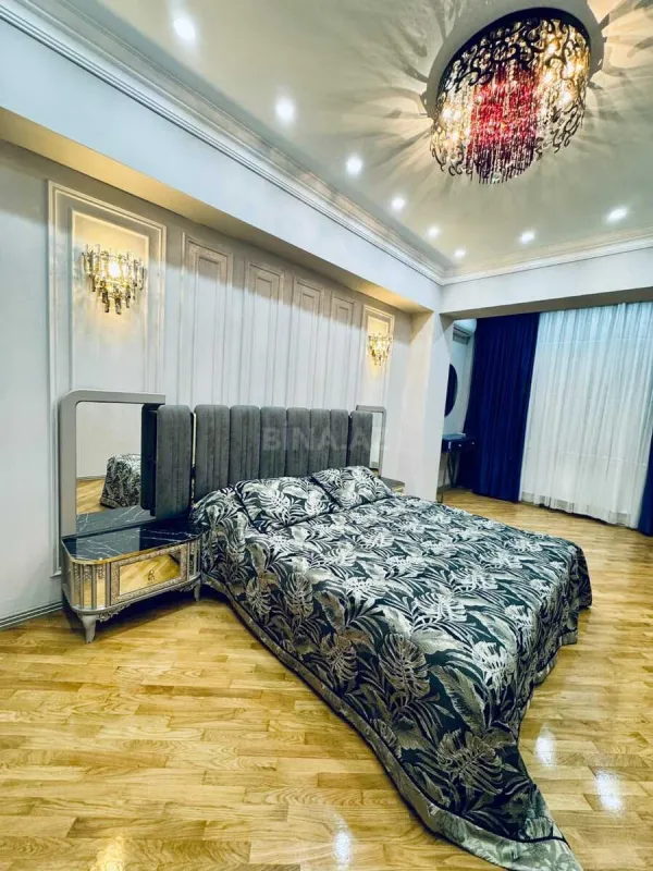 Kirayə verilir 4 otaqlı mənzil 144 m²