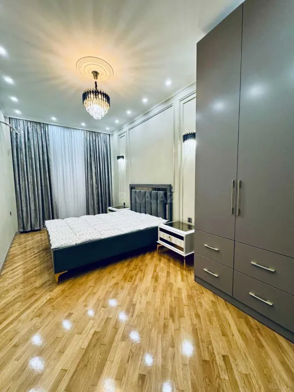 Kirayə verilir 4 otaqlı mənzil 144 m²