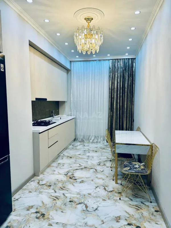 Kirayə verilir 4 otaqlı mənzil 144 m²