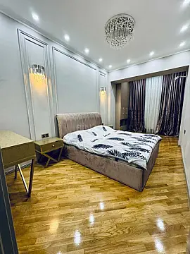Kirayə verilir 4 otaqlı mənzil 144 m²