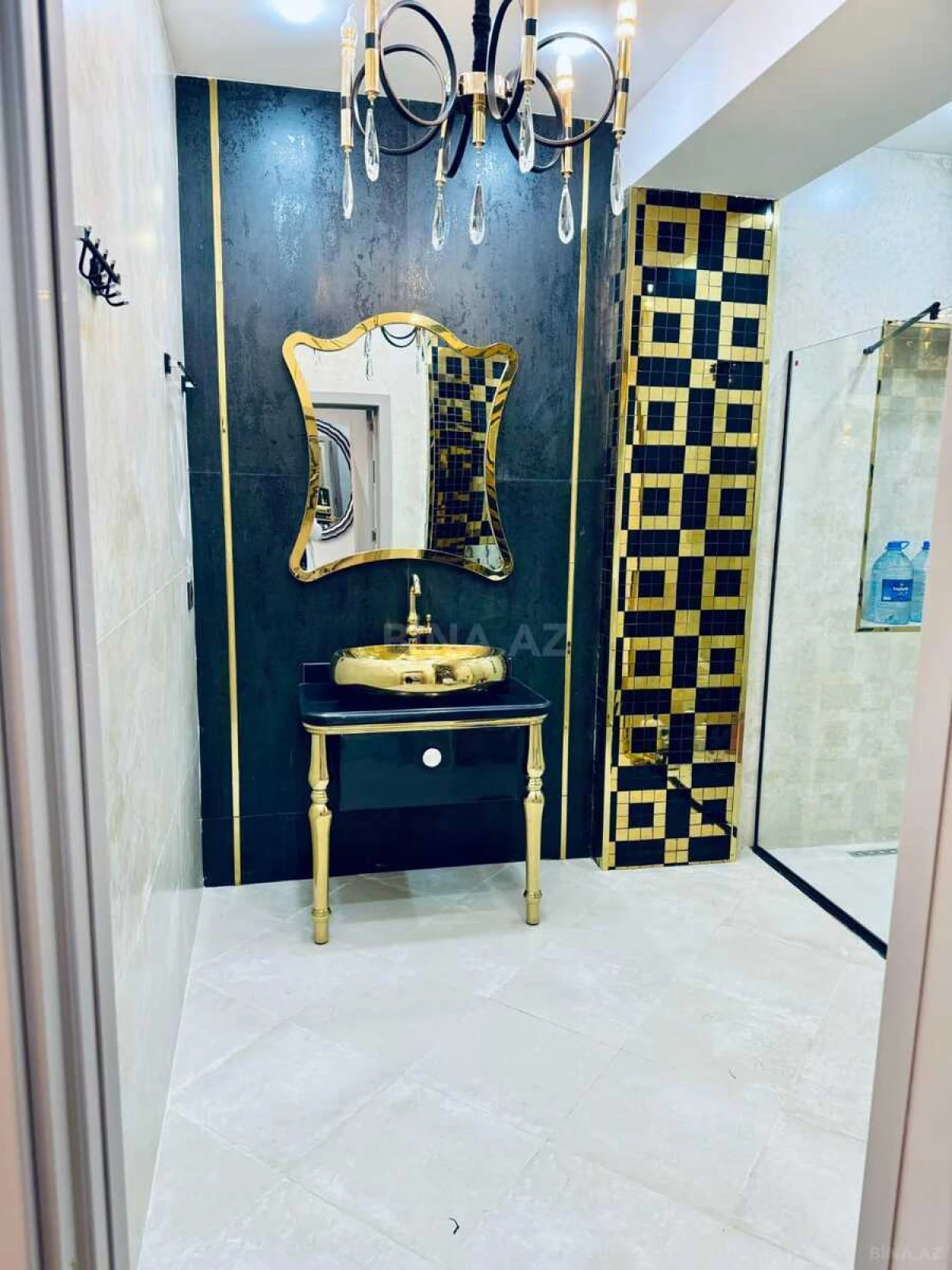 Kirayə verilir 4 otaqlı mənzil 144 m²