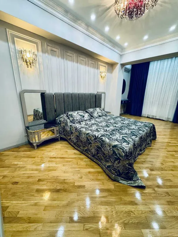 Kirayə verilir 4 otaqlı mənzil 144 m²
