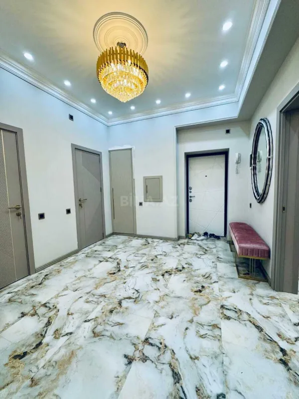 Kirayə verilir 4 otaqlı mənzil 144 m²