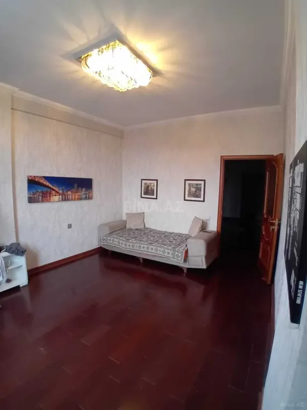 Satılır 3 otaqlı mənzil 120 m²