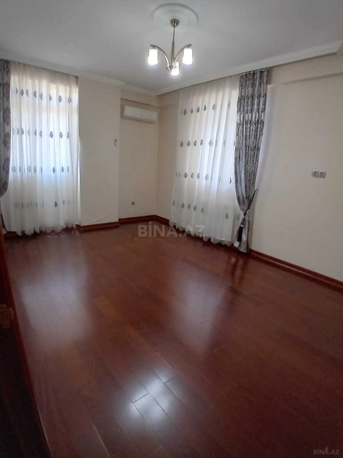 Satılır 3 otaqlı mənzil 120 m²