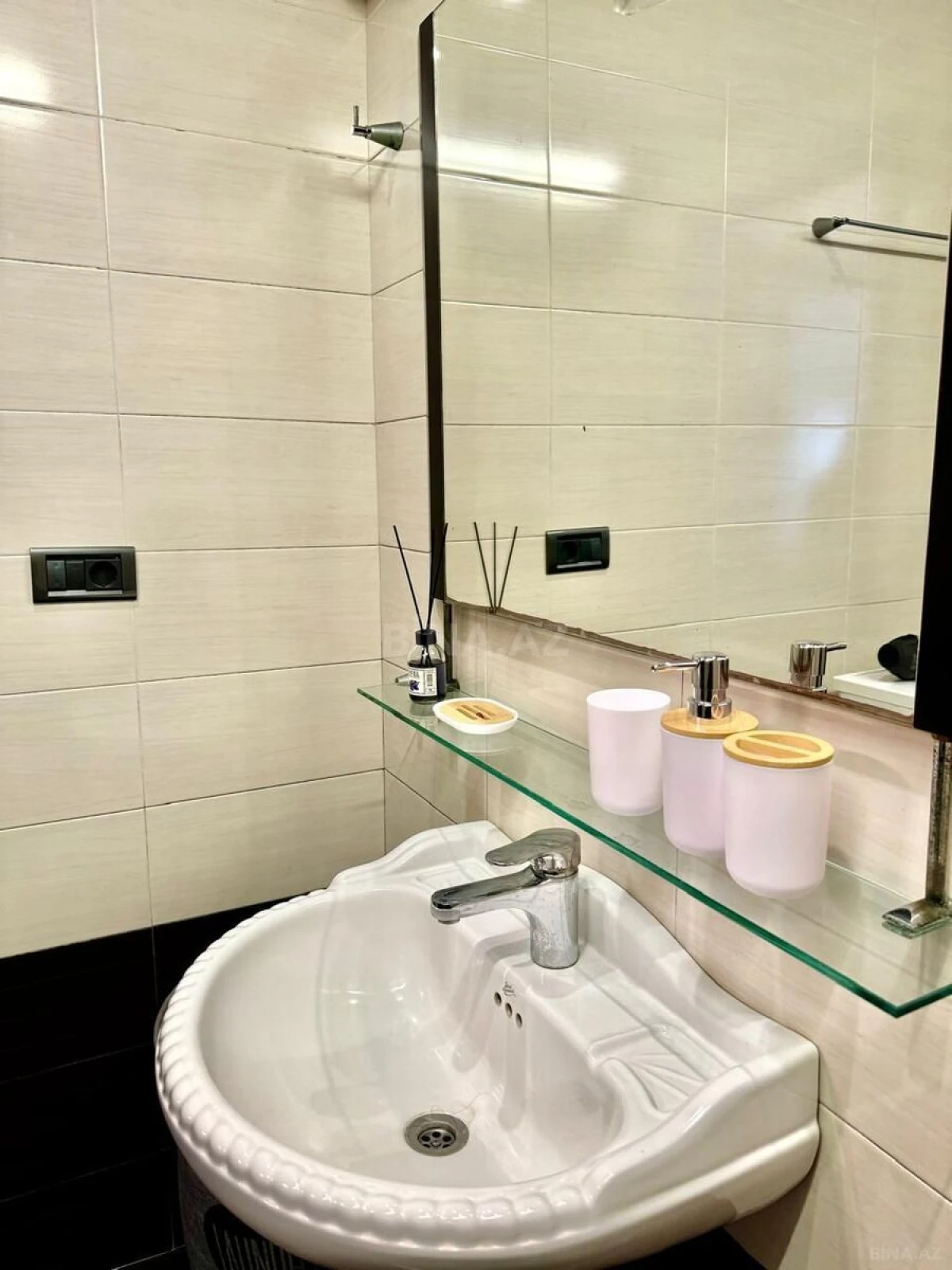 Kirayə verilir 3 otaqlı mənzil 105 m²