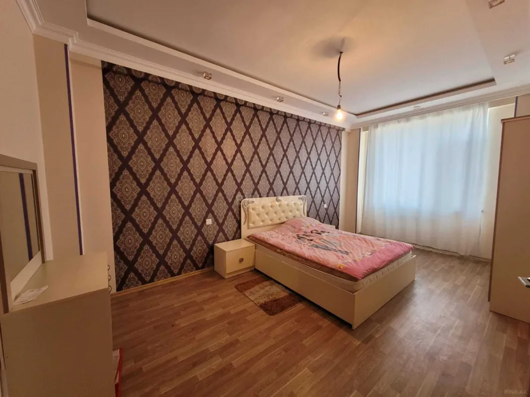 Satılır 3 otaqlı mənzil 144 m²