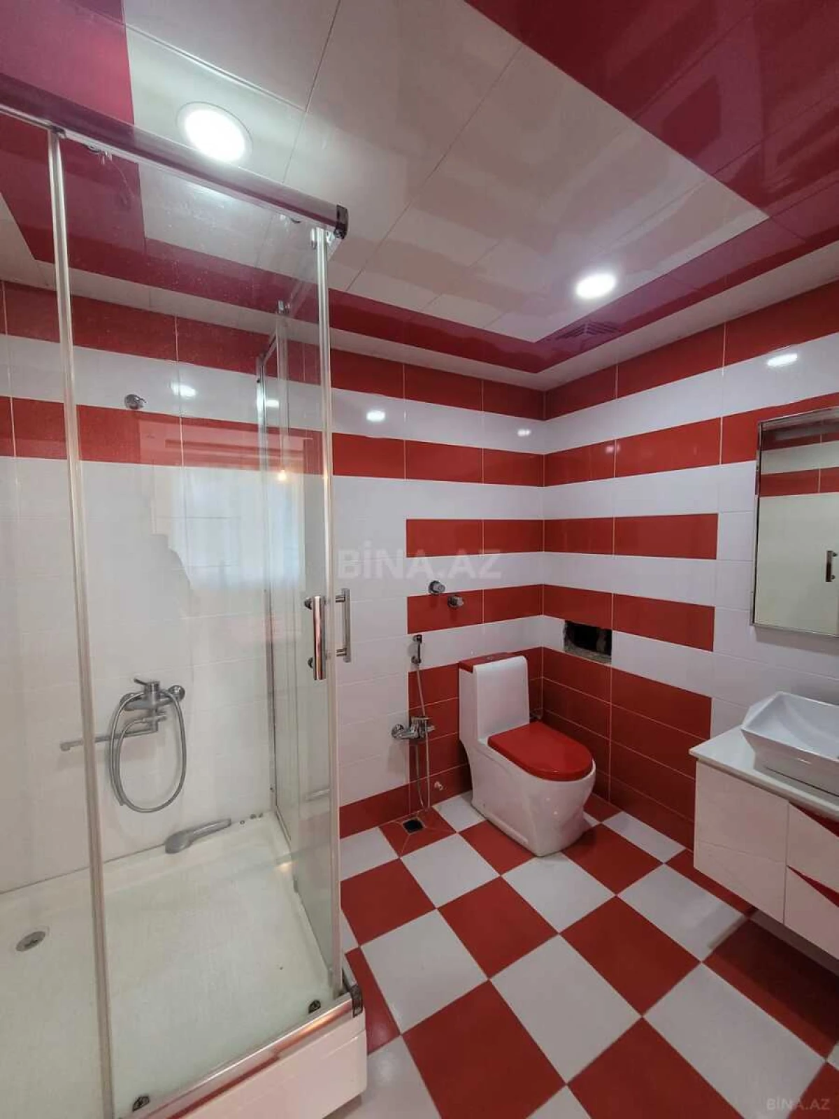 Satılır 3 otaqlı mənzil 144 m²
