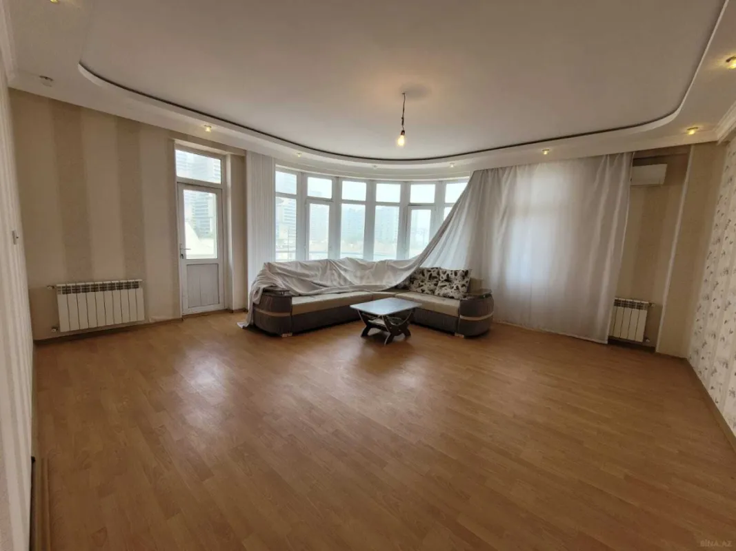 Satılır 3 otaqlı mənzil 144 m²