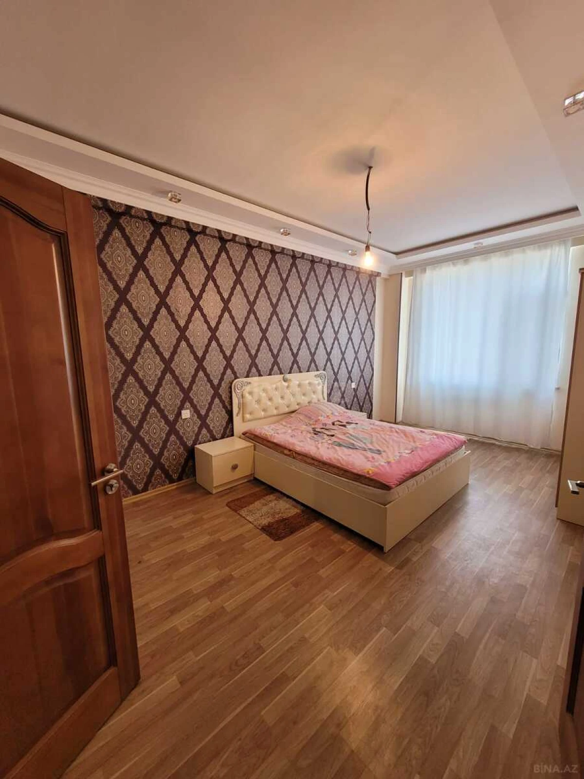Satılır 3 otaqlı mənzil 144 m²