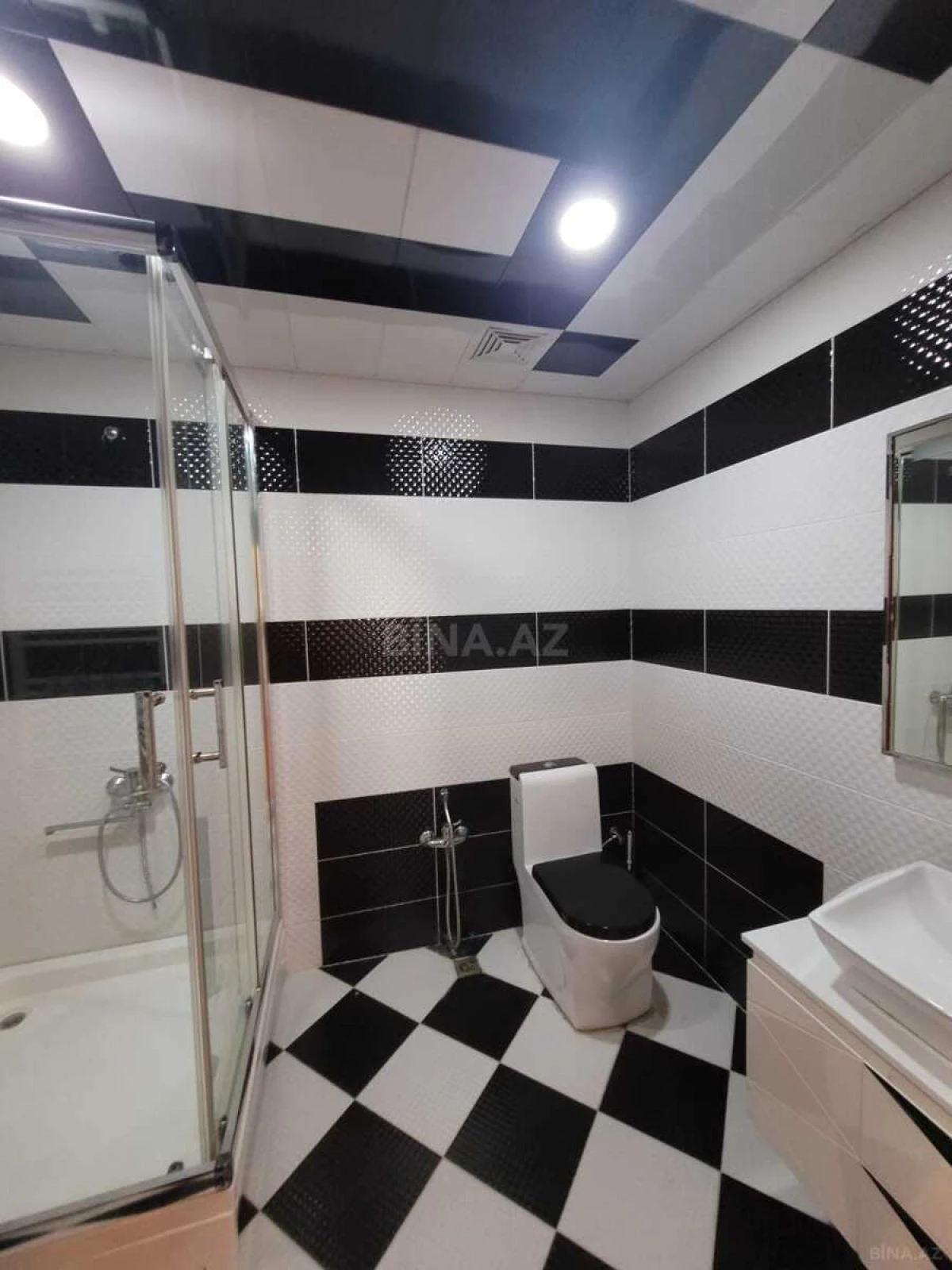 Satılır 3 otaqlı mənzil 144 m²