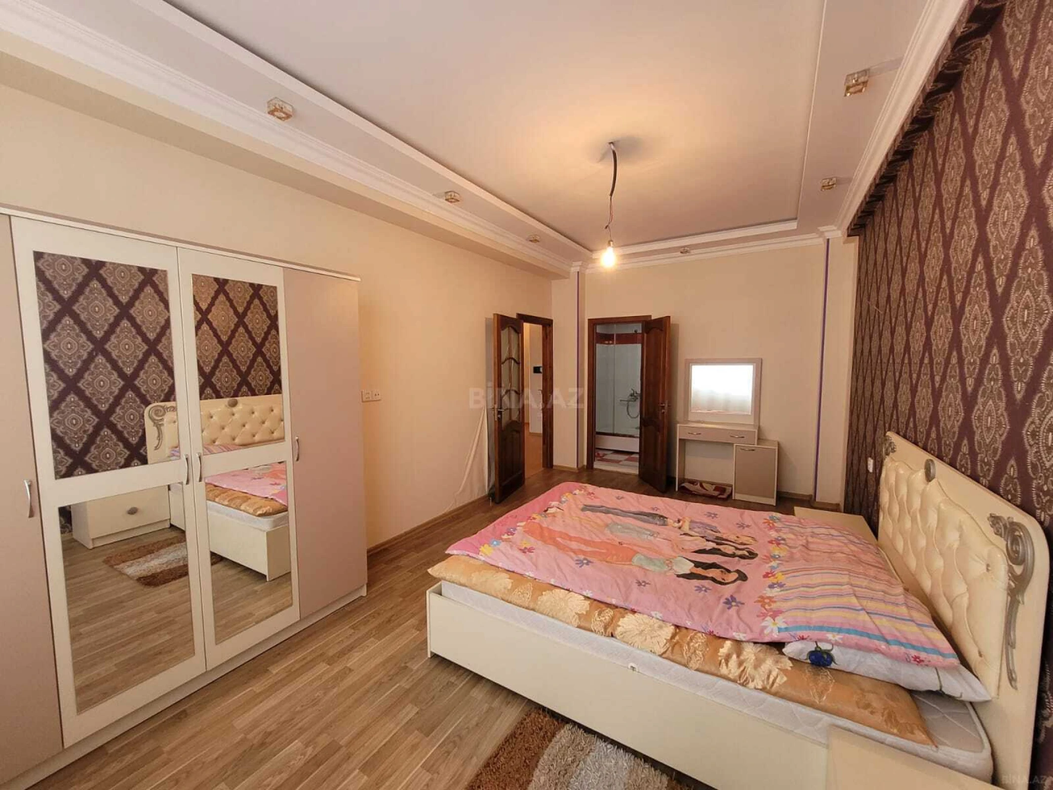 Satılır 3 otaqlı mənzil 144 m²