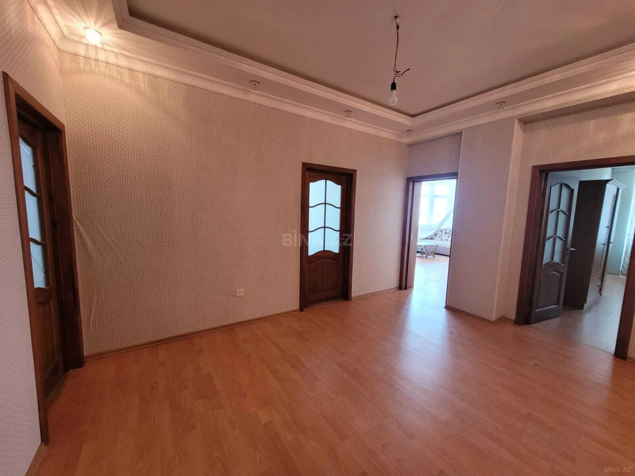 Satılır 3 otaqlı mənzil 144 m²