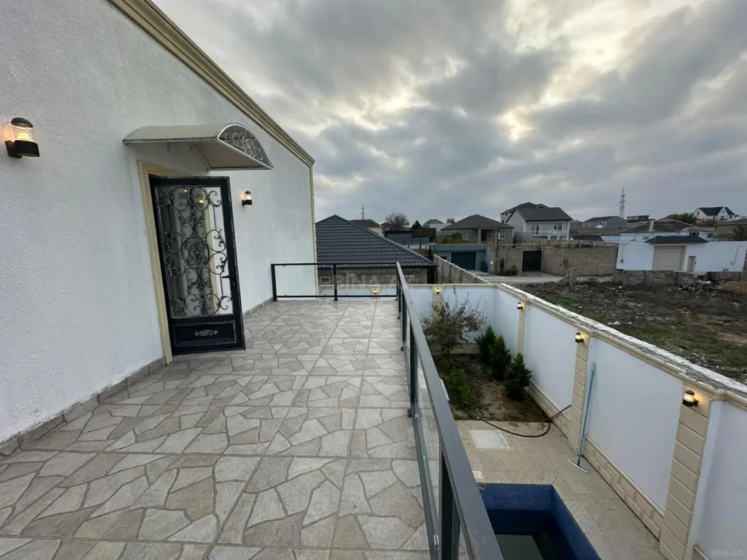 Satılır 4 otaqlı həyət evi 240 m²